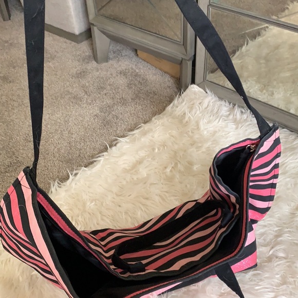 VS Beach Tote - Picture 6 of 7